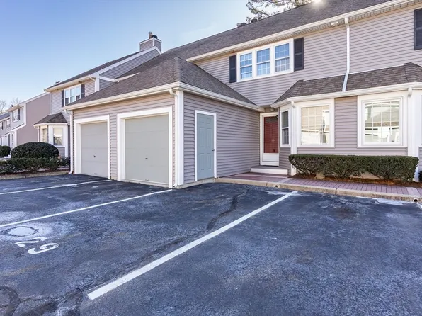 1559 Bay St APT 30, Taunton, MA 02780