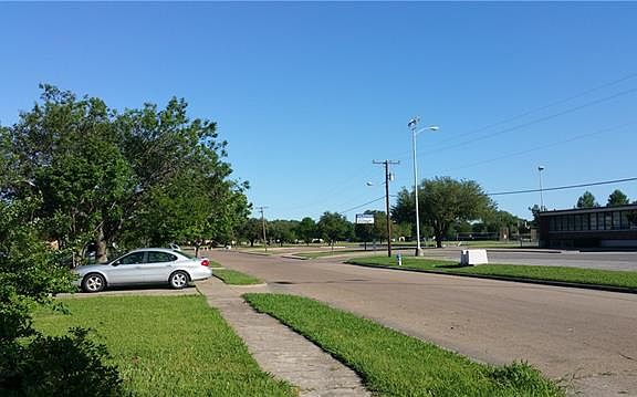 3rd image of 1604 Sierra Dr