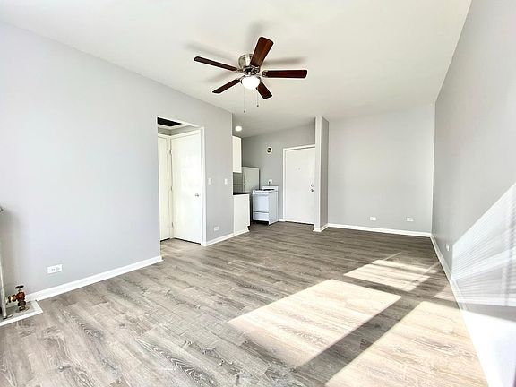 4th image of 4033 N Kenmore Ave #404