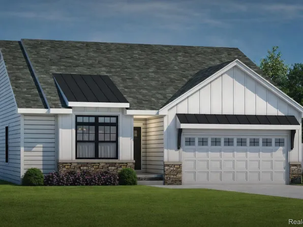 5152 Sandalwood Cir, Grand Blanc, MI 48439