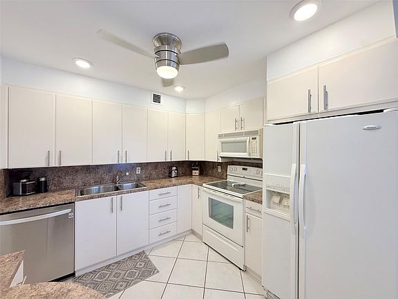 2nd image of 424 Richmond C #424