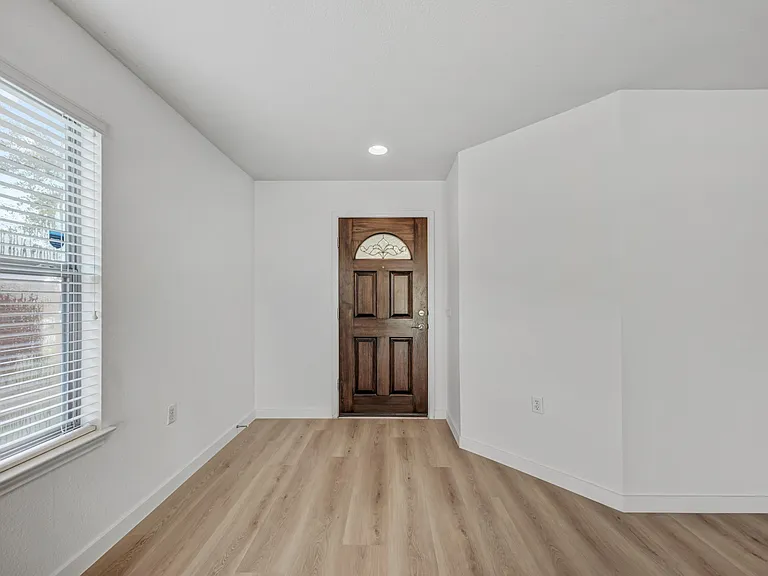 9012 Edmundsbury Dr — Photo 5