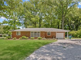 9 Roger Dr, Lebanon, IL 62254