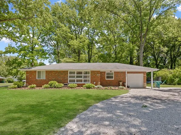 9 Roger Dr, Lebanon, IL 62254