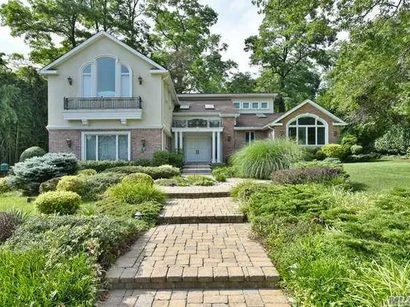 5 S Circle Dr, Great Neck, NY 11021