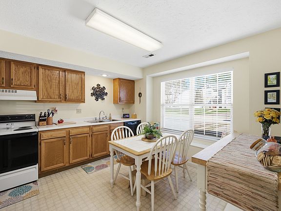 3rd image of 4121 W Heritage Way