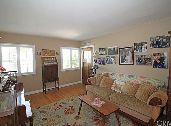 3rd image of 4552 Lomina Ave