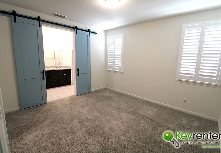 1061 Chapelhill Ln — Photo 18