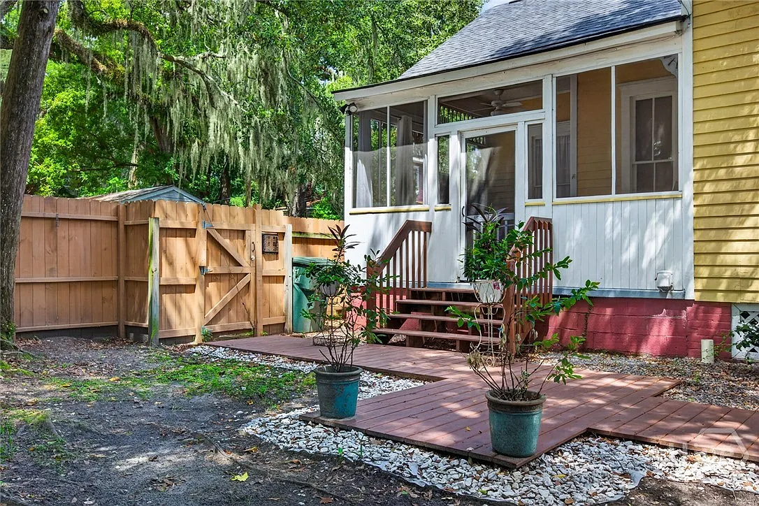 2 bed, 1.0 bath, 1095 sqft, $3,000 — Photo 2