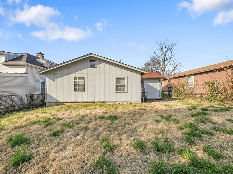 2415 Shirley Ave — Photo 23