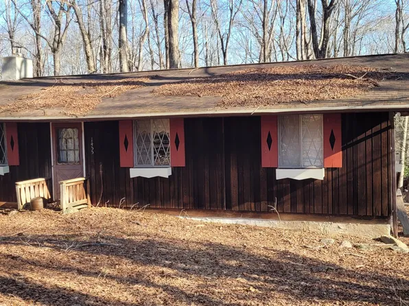 1455 Lake Ln, Pocono Lake, PA 18347