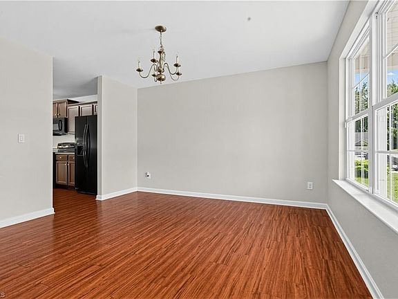 4th image of 1416 Aurora Glen Dr