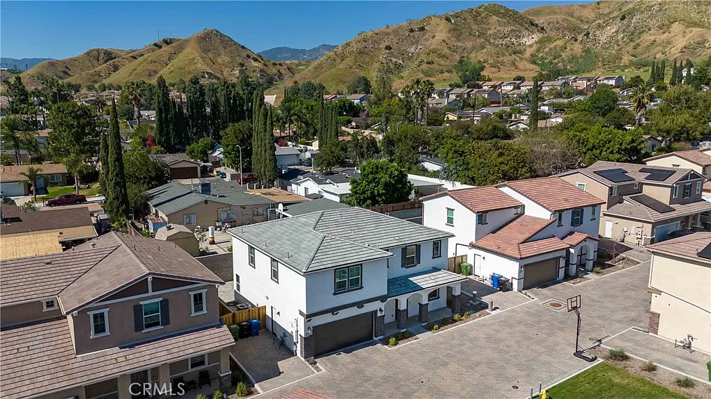 Building Photo - 11769 Fenton Ave