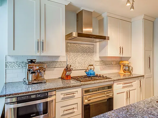 Sold by Nest Seekers International | media 11