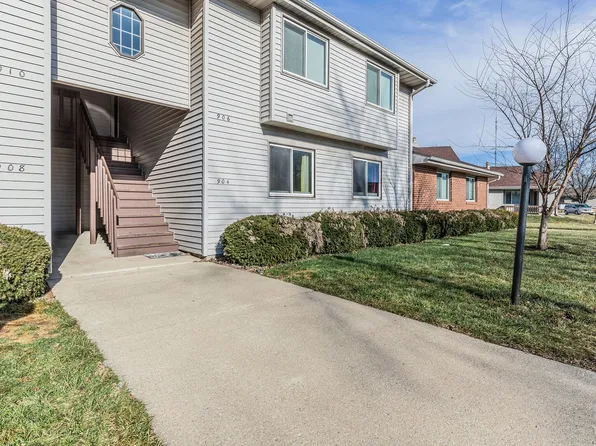 922 Kara Dr, Champaign, IL