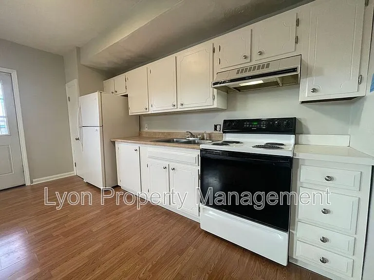 14 Smith St #4 — Photo 2
