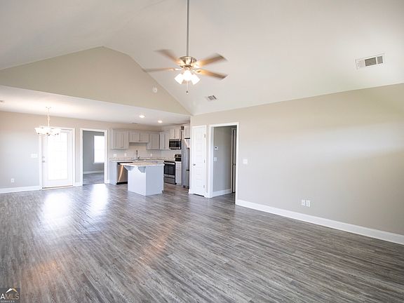 4th image of 7051 White Pine Ave