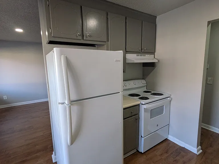 Torrance Apartment — Photo 7