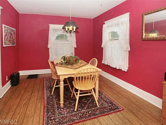 5th image of 754 Valley Ave NW