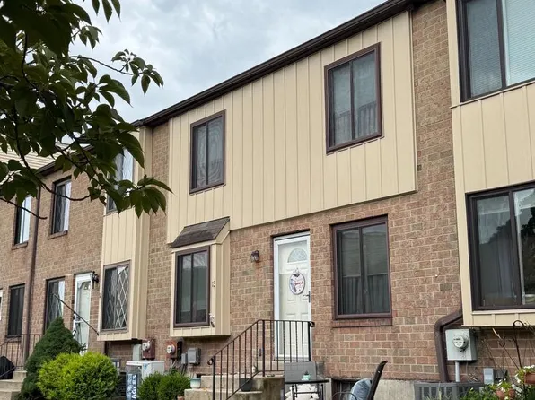 5200 Hilltop Dr, Brookhaven, PA 19015