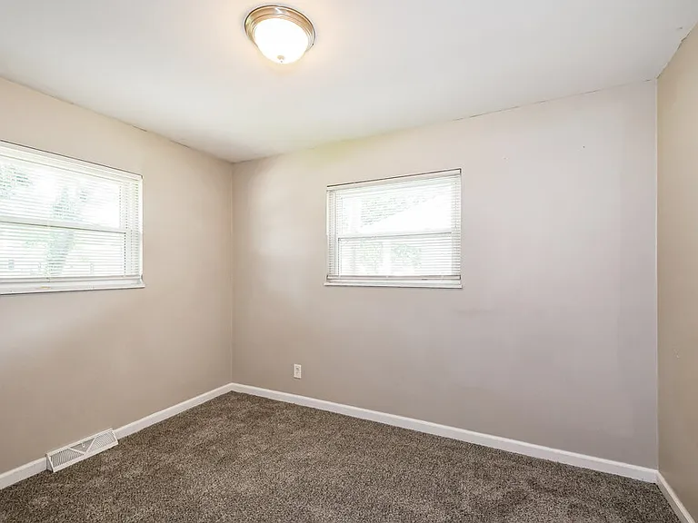 1850 Shirlene Dr — Photo 14