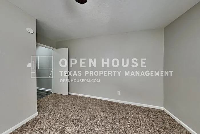 8607 Pines Place Dr — Photo 14