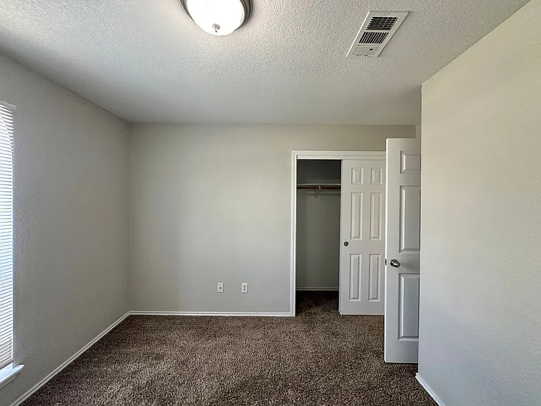 2810 Bastion Loop — Photo 33
