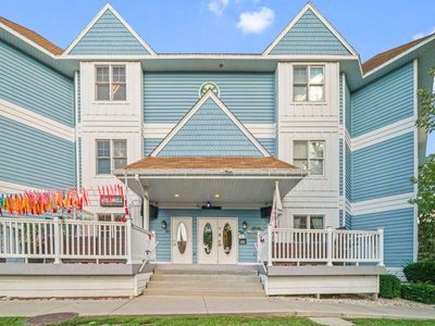123 Center STREET #211, Lake Geneva, WI, 53147