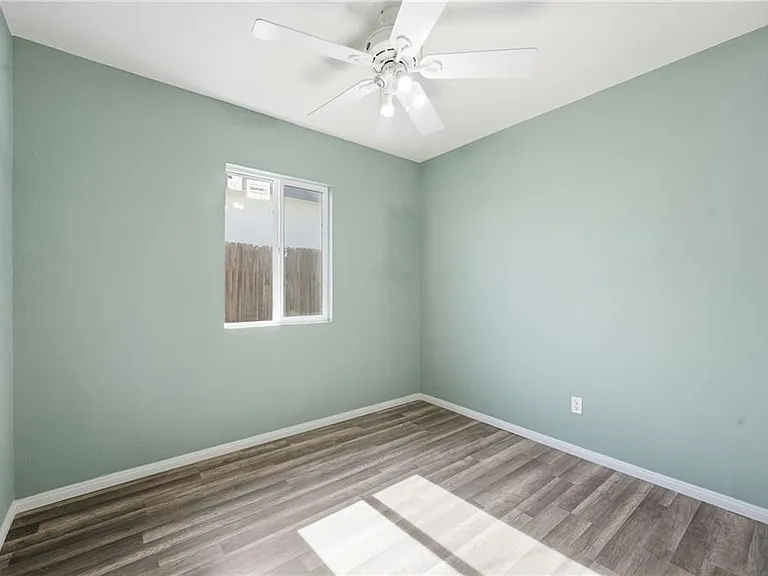 409 W Camellia Way — Photo 15