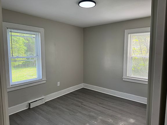 3rd image of 136 Nelson Ave
