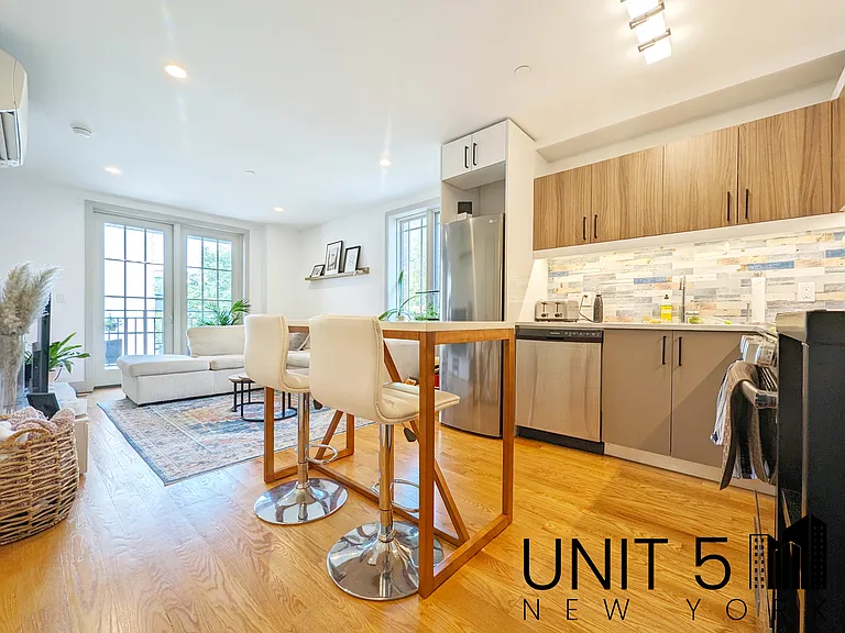 319 Graham Ave #3A — Photo 1