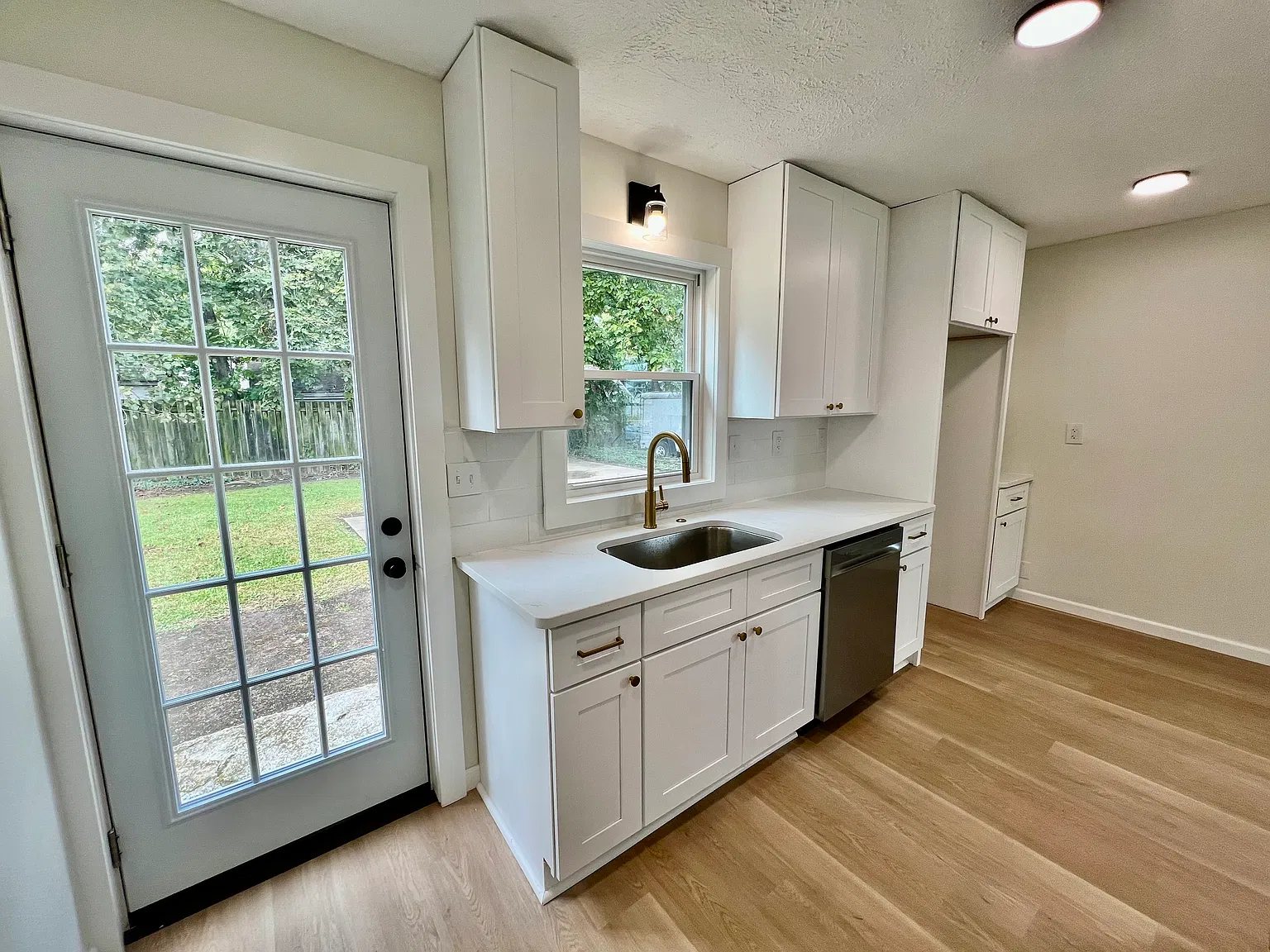 3 bed, 952 sqft, $1,895 — Photo 4
