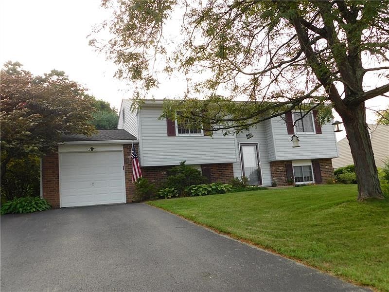 1st image of 204 Wren Dr