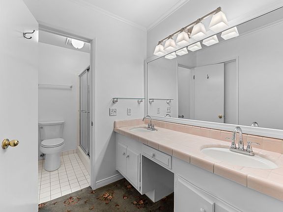 2nd image of 2301 S Beverly Glen Blvd Unit 301
