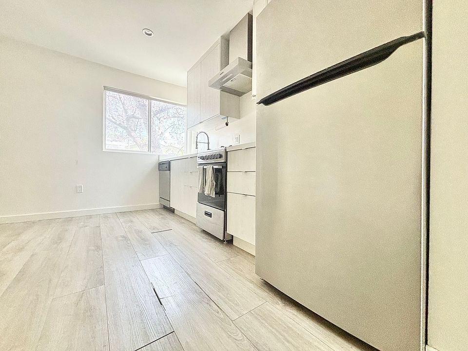 1st image of 731 Silver Lake Blvd