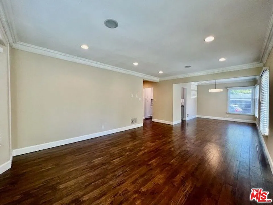 2 bed, 1.0 bath, 1300 sqft, $3,450 — Photo 4