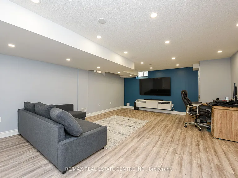 682 Megson Ter — Photo 28