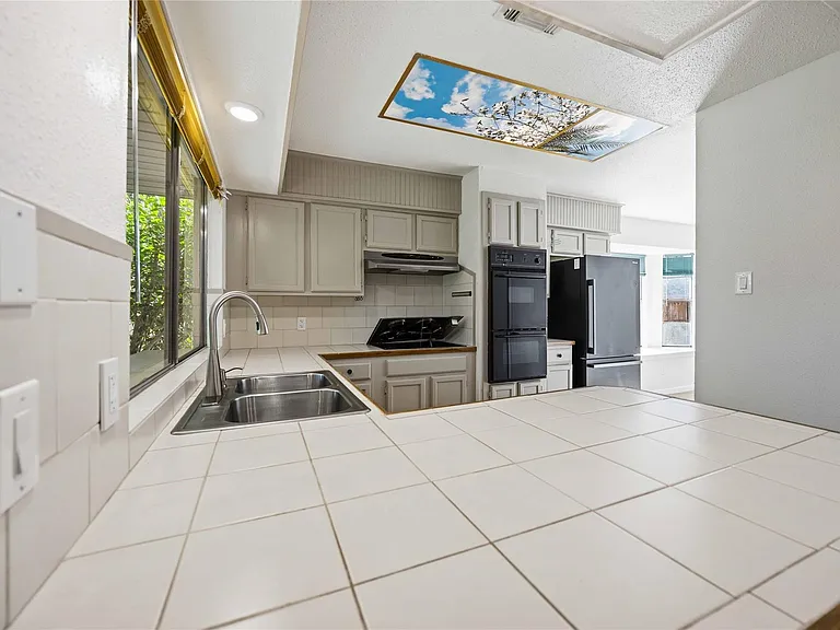 16202 Mill Point Dr — Photo 12