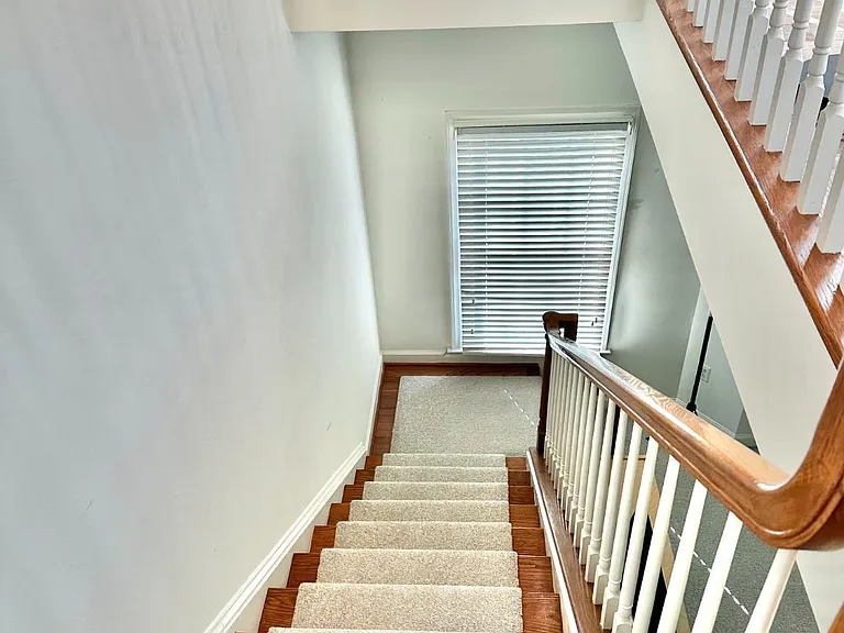 1607 Seneca Ave — Photo 16