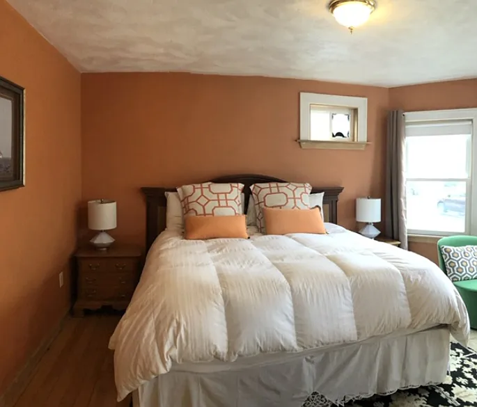 5 bed, 9999 sqft, $6,400 — Photo 1