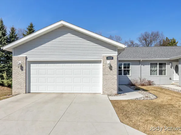 1224 Silver Ridge Ct, Greenville, MI 48838