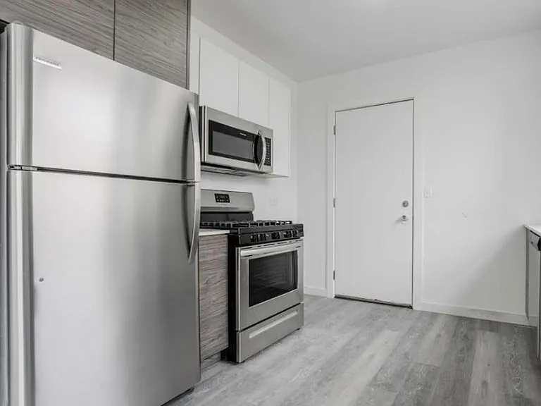 1704-13 W Glenlake Ave #3E — Photo 2
