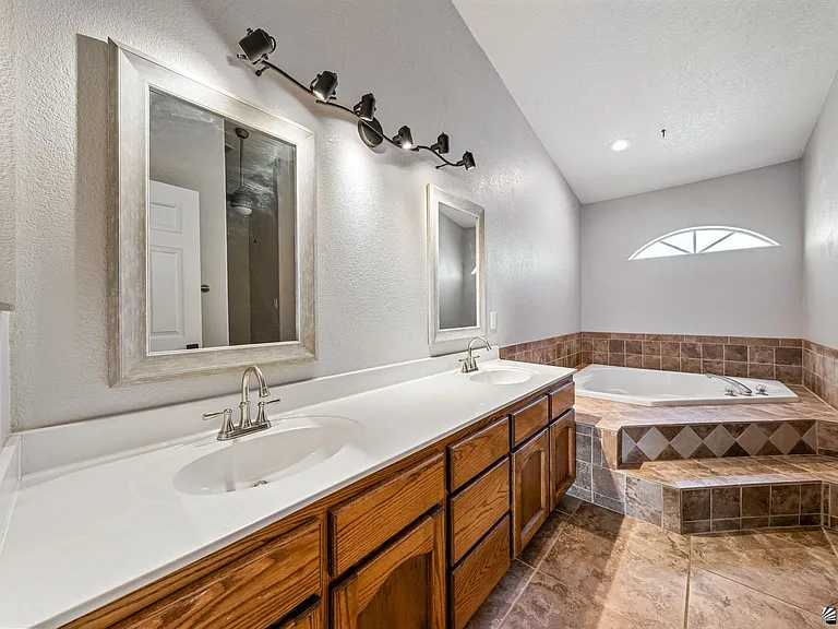 10619 E 35th Pl — Photo 13