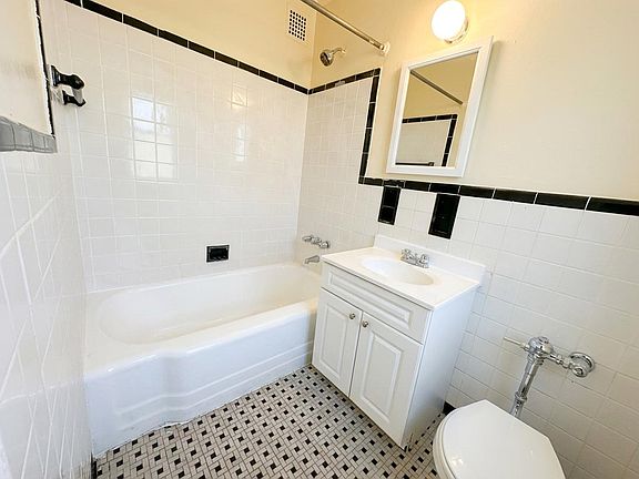 3rd image of 8929 163rd St APT 5B