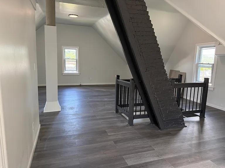 Additional third floor bedroom pic