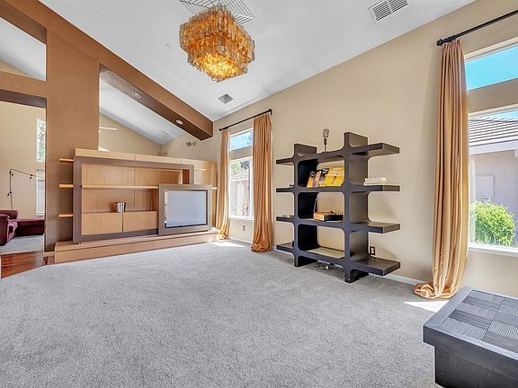 4th image of 19 Shorebird Court