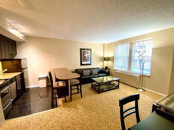 4th image of 150 W 51st St #21