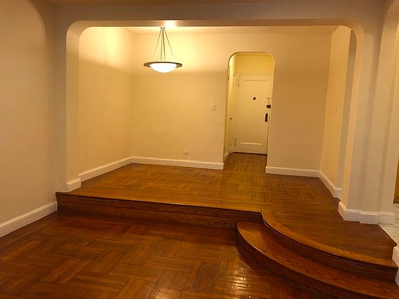 3rd image of 205 W 15th St APT 1R