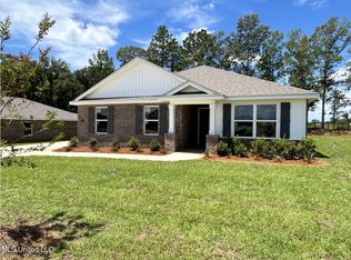 114 Kings Crossing Dr, Lucedale, MS 39452