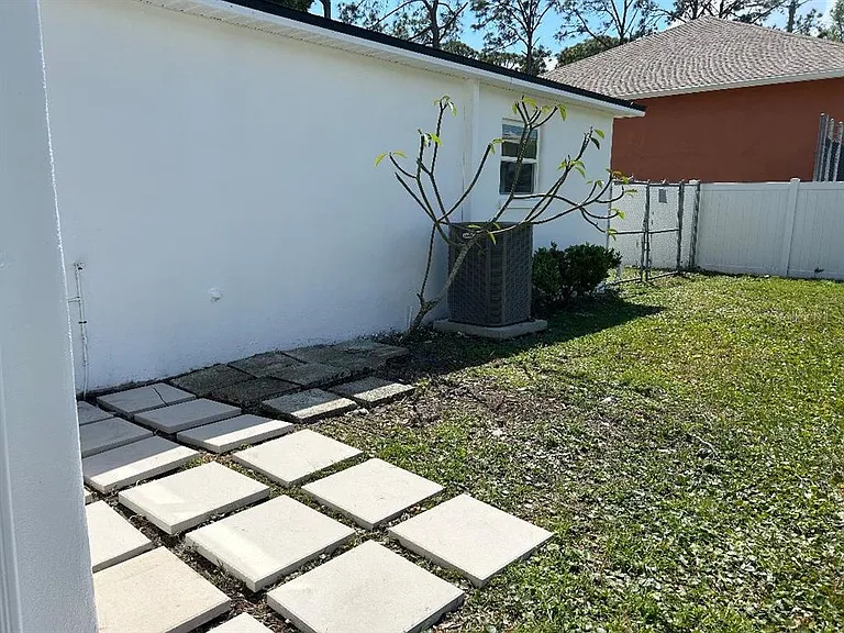 4611 W McElroy Ave — Photo 30
